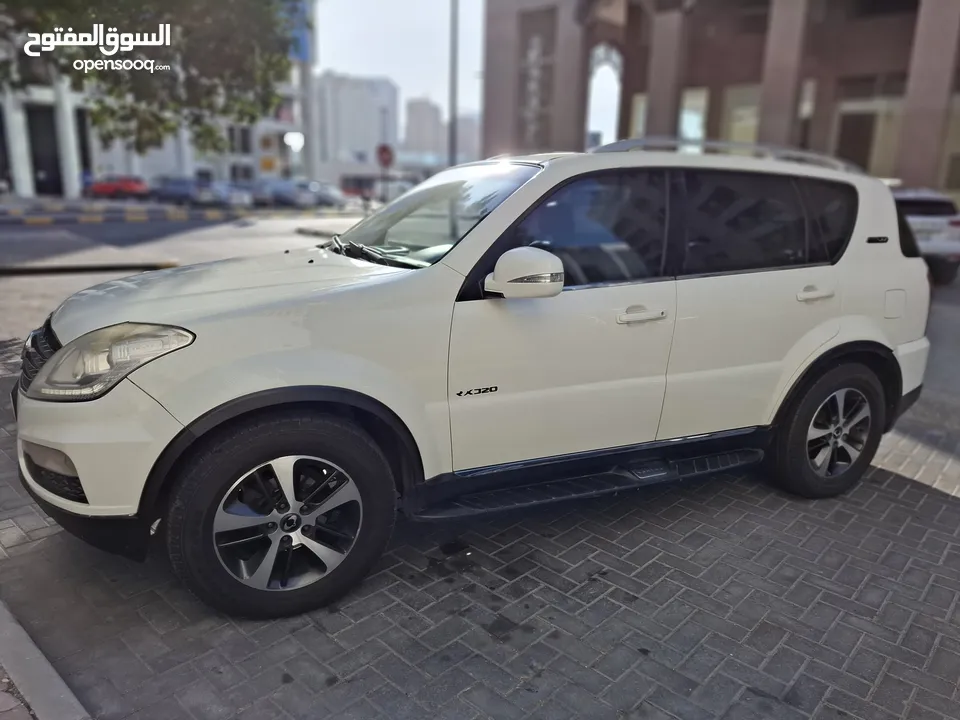 3.2 litre V6 4×4 7 seater SUV with beige interior