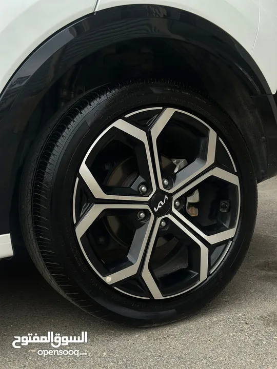 كيا نيرو لون ابيض