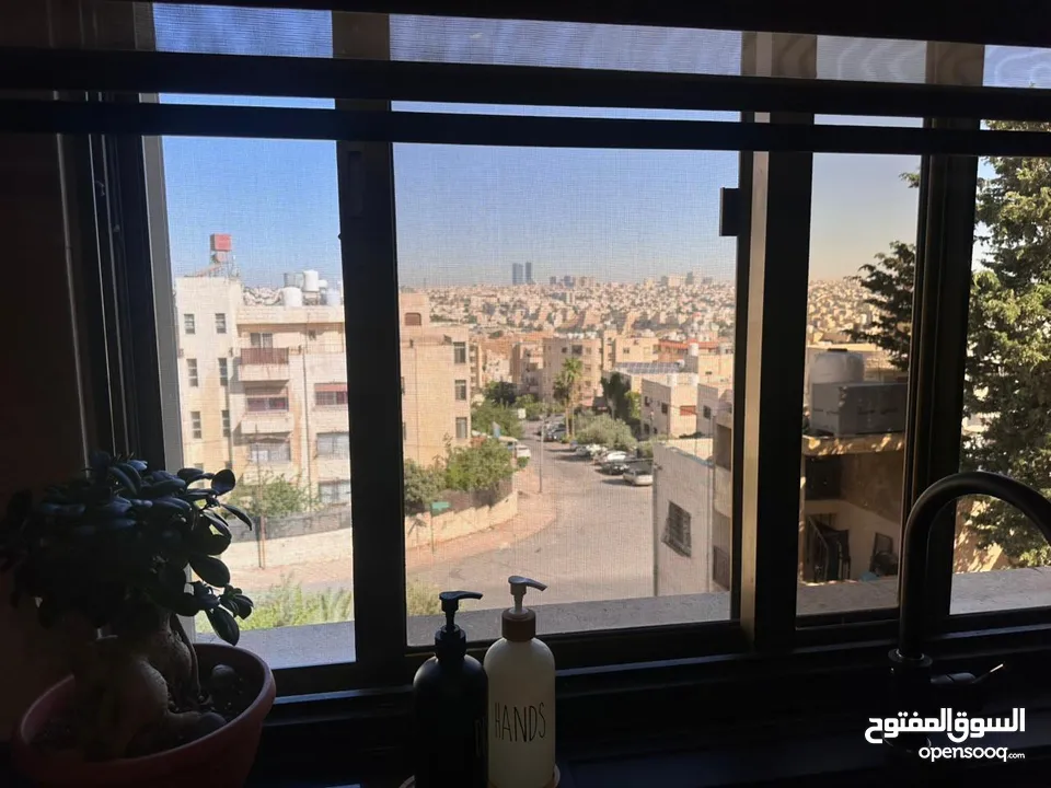 شقة مميزة للبيع ( اطلالة على عمان الغربية)