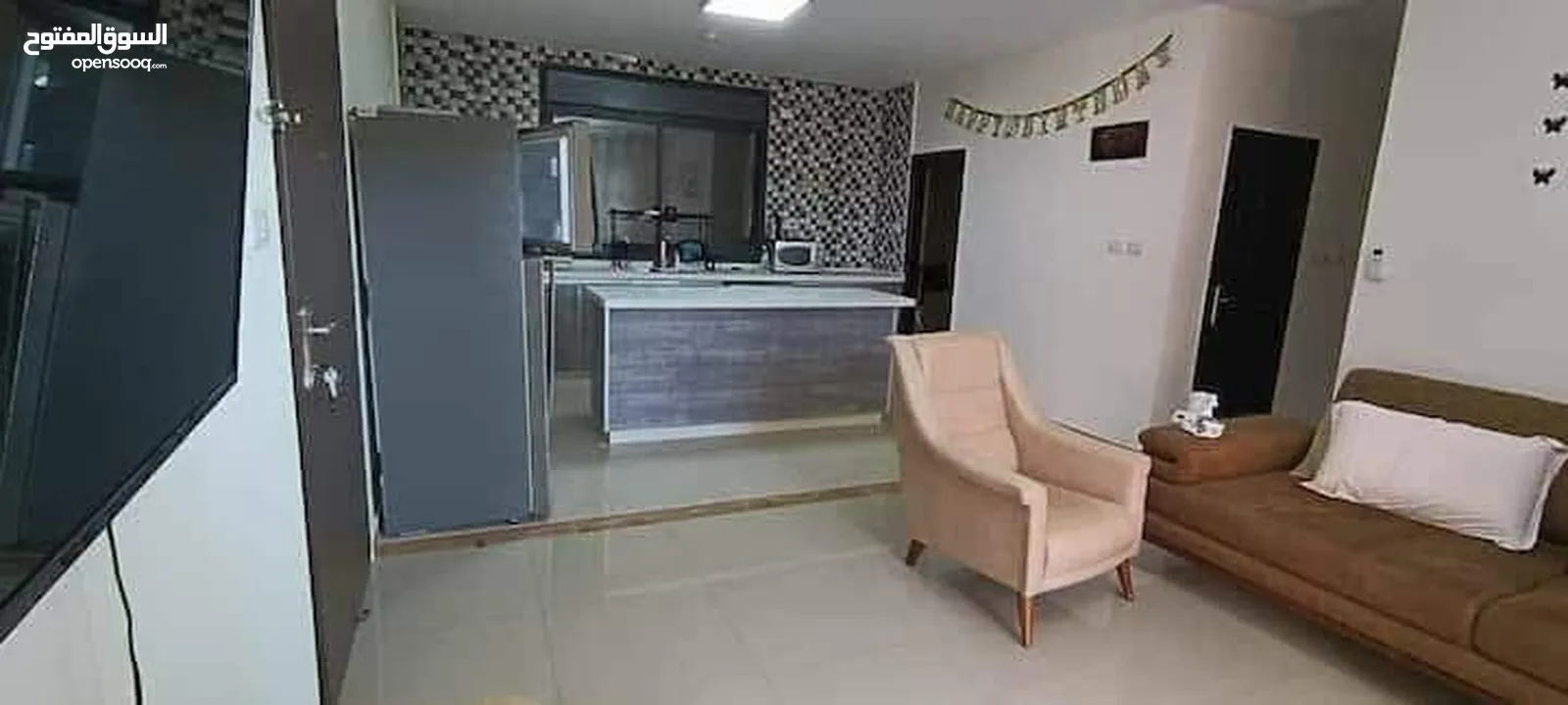 شقة للإيجار قلب عين منجد