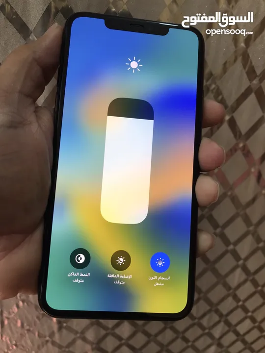 أيفون 11 برو ماكس ذاكرة 256 والبطارية 73 بس ظهره بدله