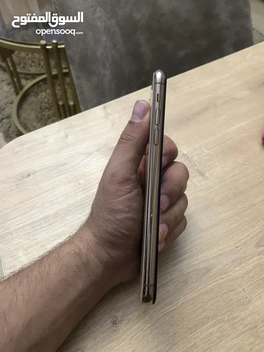 iPhone 11pro max شغال كلشي بسعر حرق