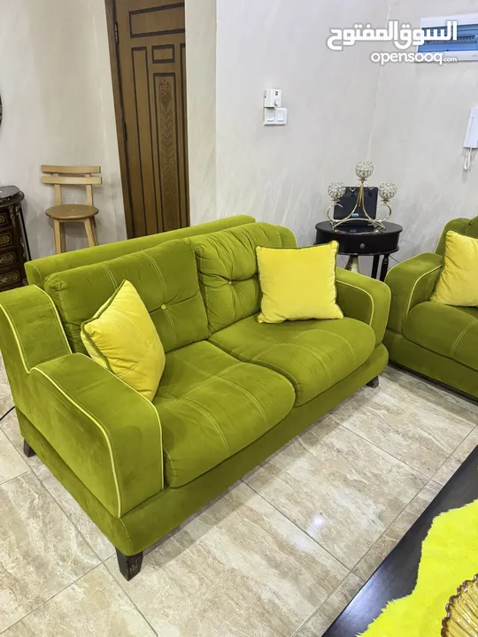 طقم كنب وطاولة سفرة للبيع