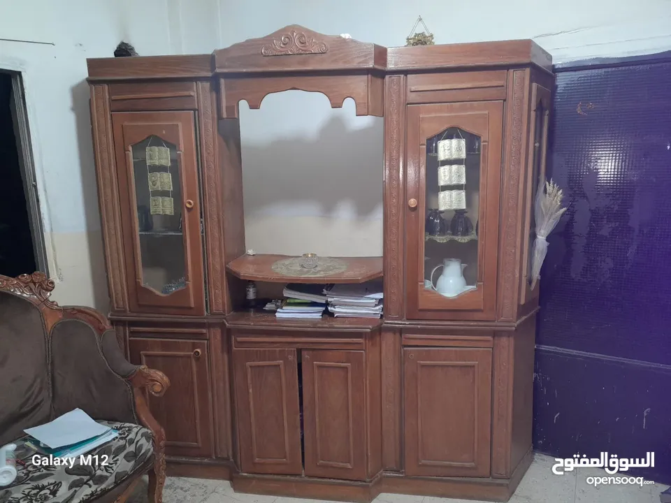 بوفيه خشب بحالة جيدة