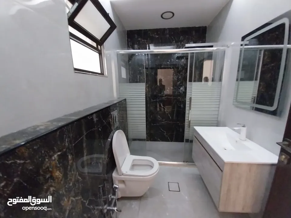 شقة غير مفروشة للإيجار ( Property 38818 ) سنوي فقط