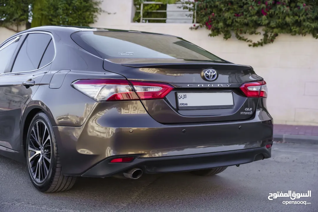 Toyota Camry GLE Hybrid 2019  تويوتا كامري GLE هايبرد  فل كامل مع فتحه