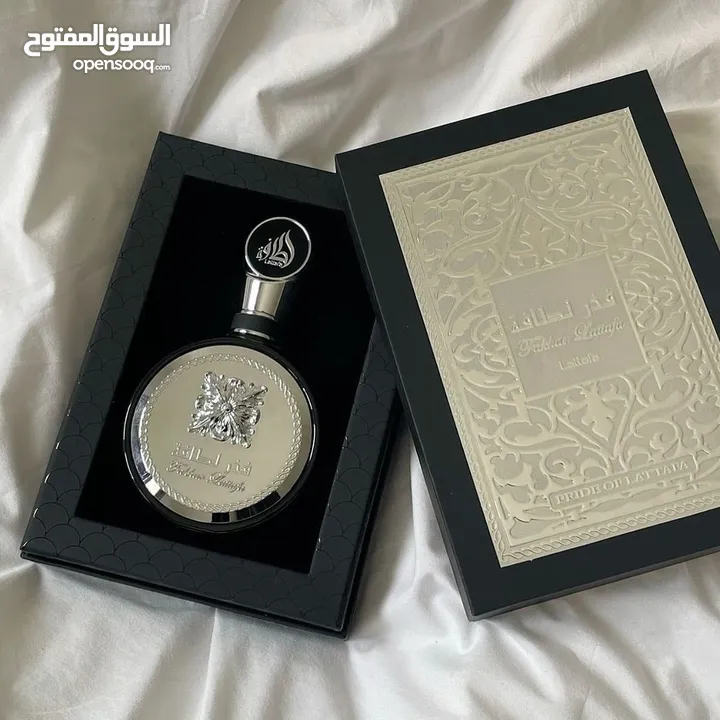عطر فخر لطافة رشة وحدة كفيلة تميزك عن الكل #عطور #فخامة #جاذبية #تميزك_من_هنا