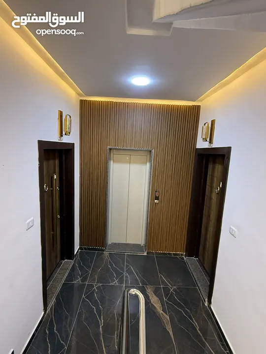 شقه طابق ارضي 144متر مع ترس 30 متر للبيع في جبيهه حي المنصور بموقع مميز
