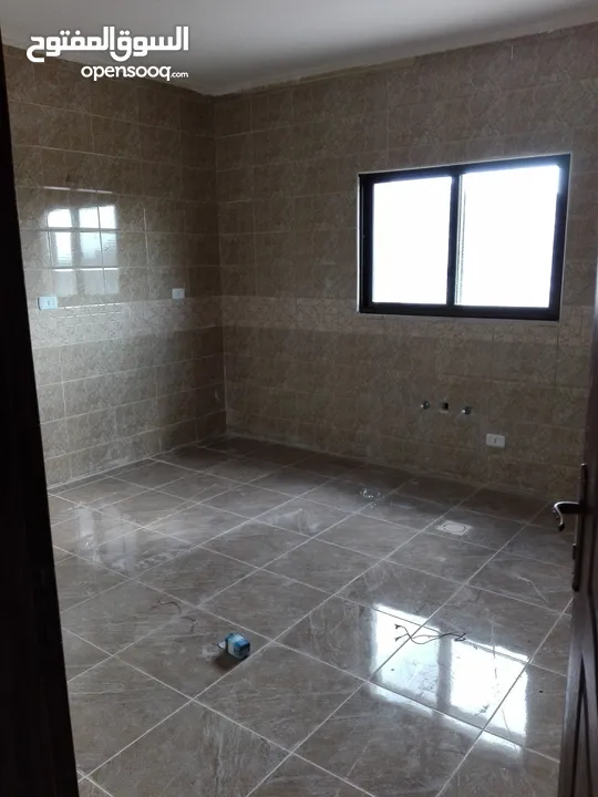 للبيع عمارة سكنية مكونة من عدة طوابق في منطقة ماركا الجنوبية
