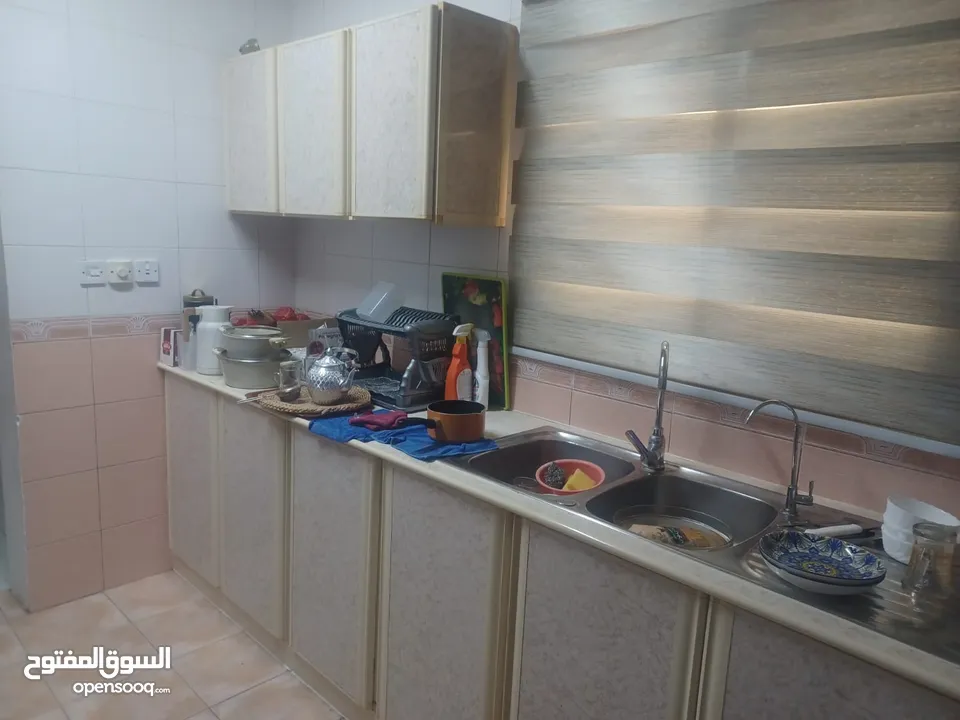 للبيع مطبخ مستخدم نظيف المنيوم بحريني 
