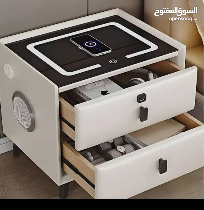 طاولة جانبية ذكية وعصرية    تصميم أنيق وحديث يناسب جميع الديكورات.  أبعاد مثالية: 50×40×46 سم