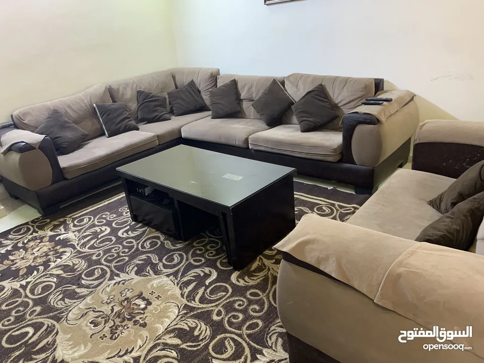 طقم كنب كورنر بحالة جيدة وسعر مغري