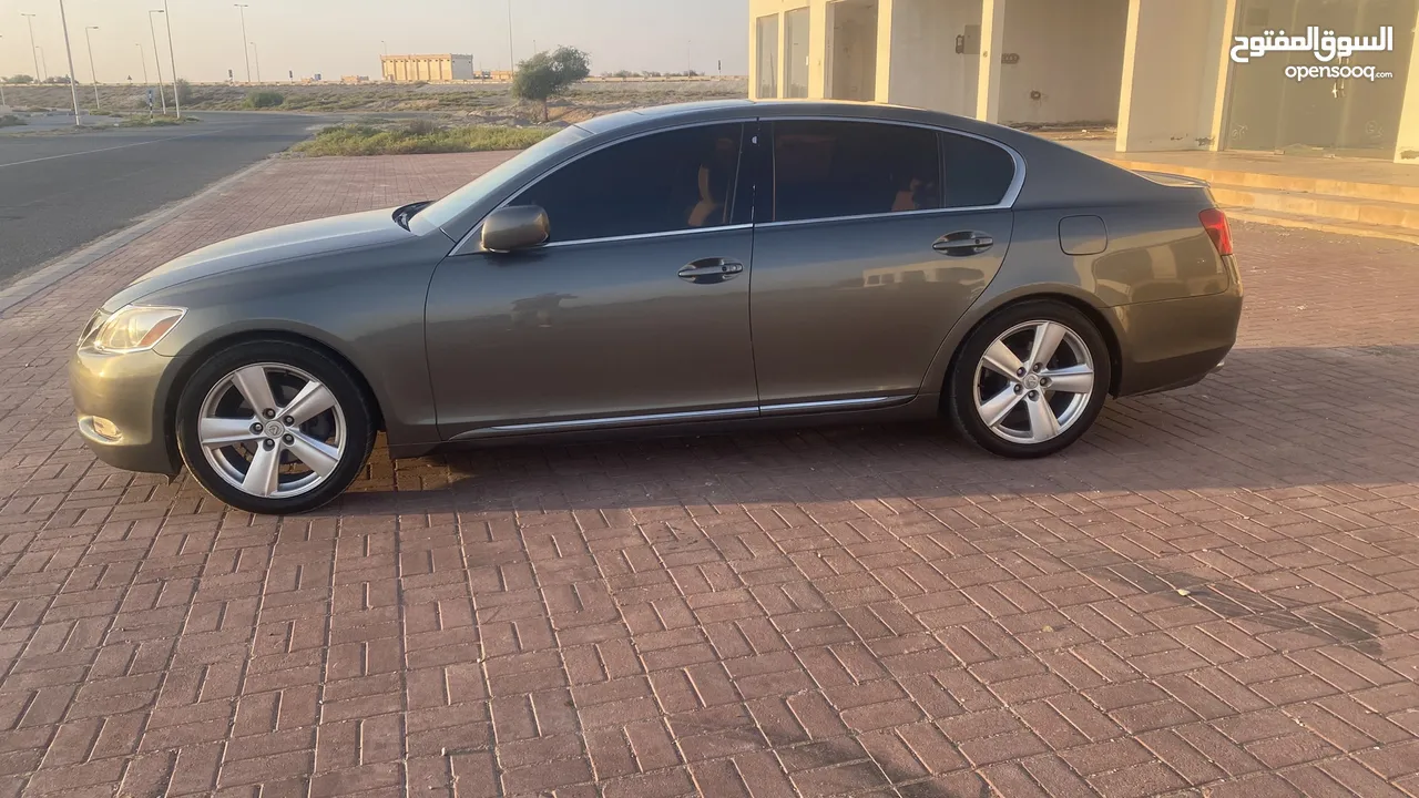 للبيع لكزس GS300 الدفع الرباعي AWD طراز 2006 بسعر 1650 قابل بحدود المعقول للبيع فقط