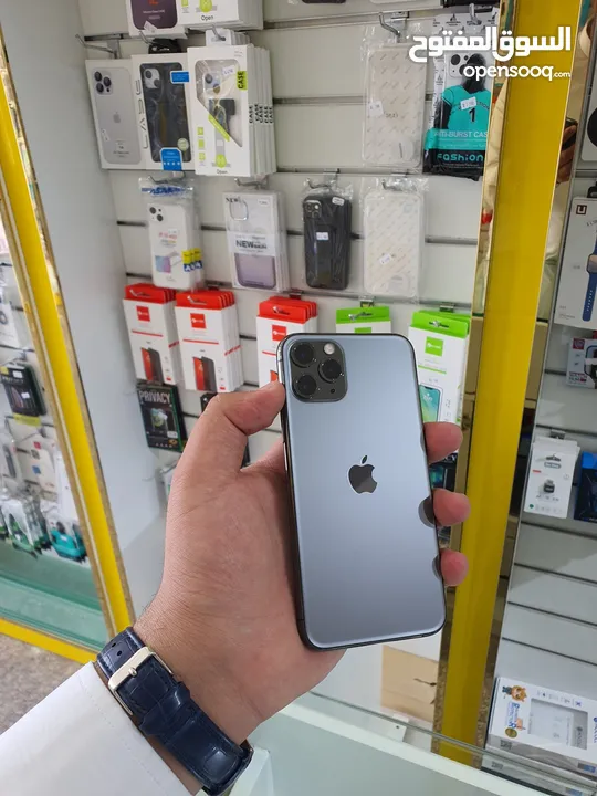 عروض دكتور فون : iPhone 11pro 256gb هواتف نظيفة جدا بحالة الوكالة بدون اي شموخ أو مشاكل مع ملحقاتها