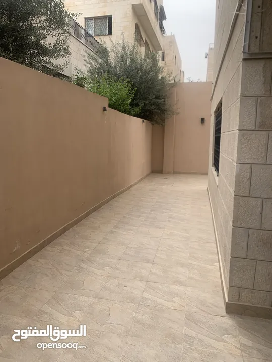 شقة للاجار خلف الجامعه الاردنيه قريبه من جامعة الاميره سميه