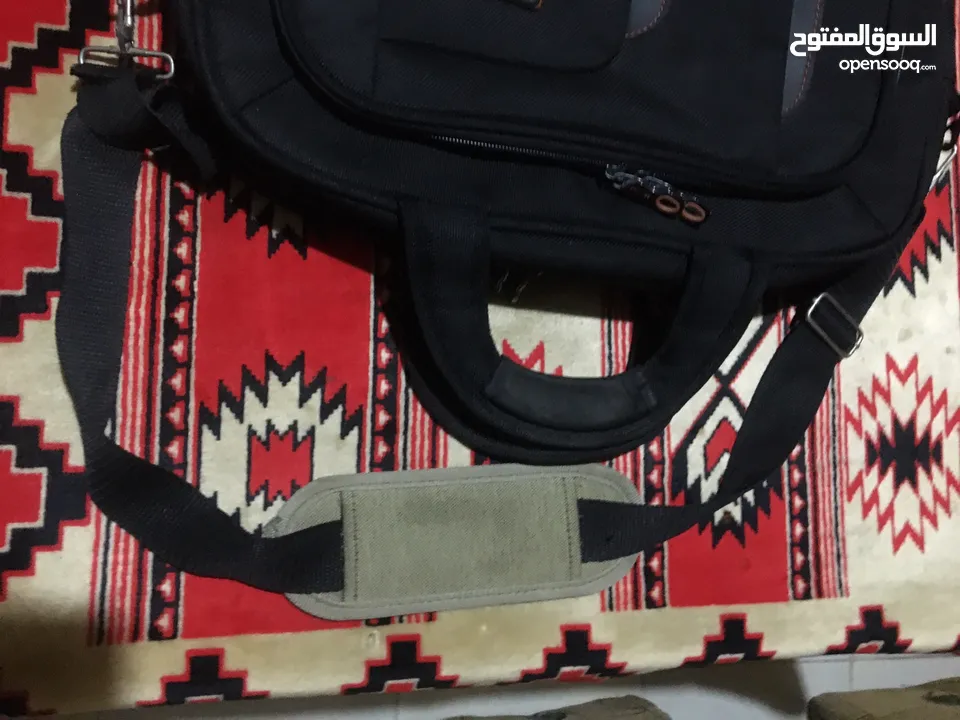 البيع شنطه لاب توب حاجه نضيفه وشغاله كويس
