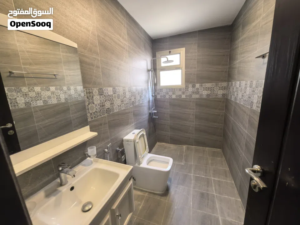 شقة سكنية راقية جدا للبيع وقابل للتفاوض.  المساحة 123متر