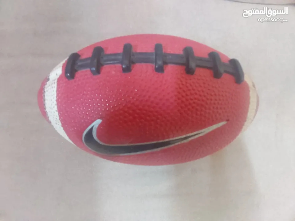 كرة قدم أمريكية Nike صغيرة أصلية بحالة جيدة جدآ
