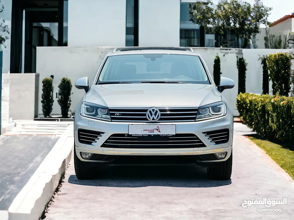 AED 1,585 PM AVAILABLE  FSH  LOW MILEAGE  VOLKSWAGEN TOUAREG 2018  V6