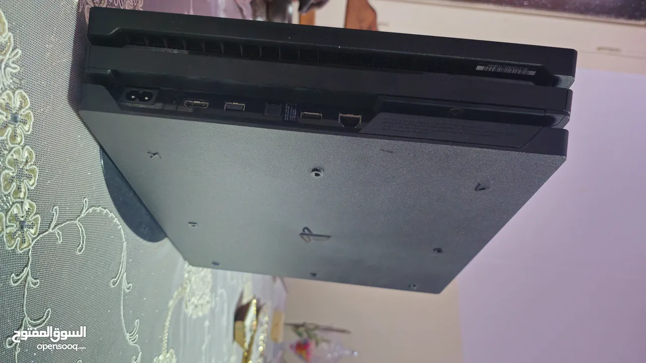 بلايستيشن 4 برو مش عادي اعلى فئة واقوة فئة تيجي 1 تيرا بايت + جودة الالعاب 4K