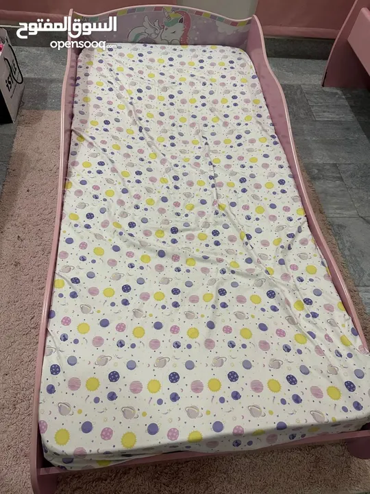 سرير اطفال مستخدم للبيع