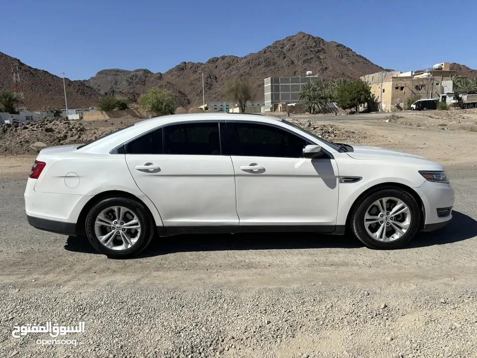 2015 Ford Tauras White