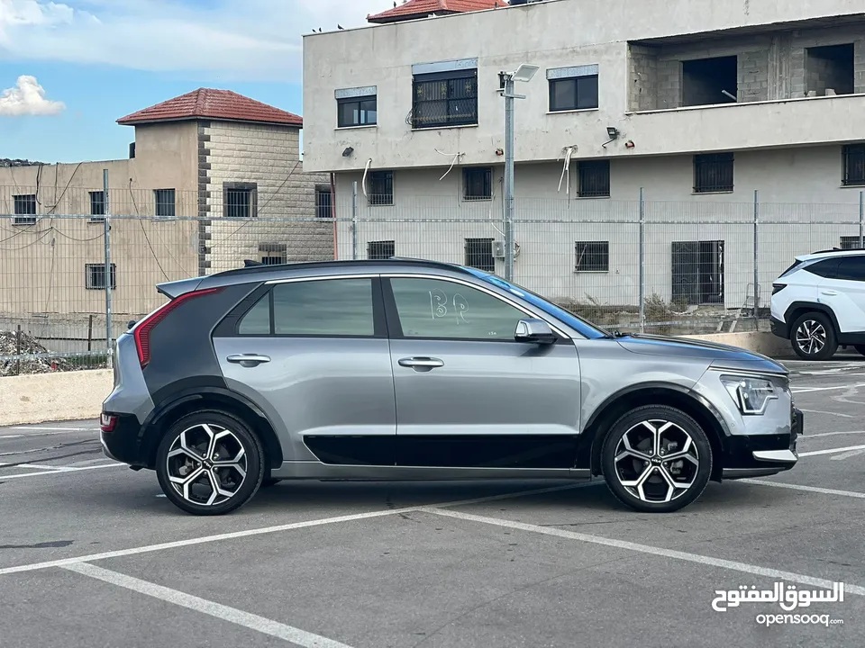 كايا نيرو هايبرد (بنزين+كهرباء ) فل الفل فتحة سقف لون مميز اضافات مميزة /2022 جناح اسود