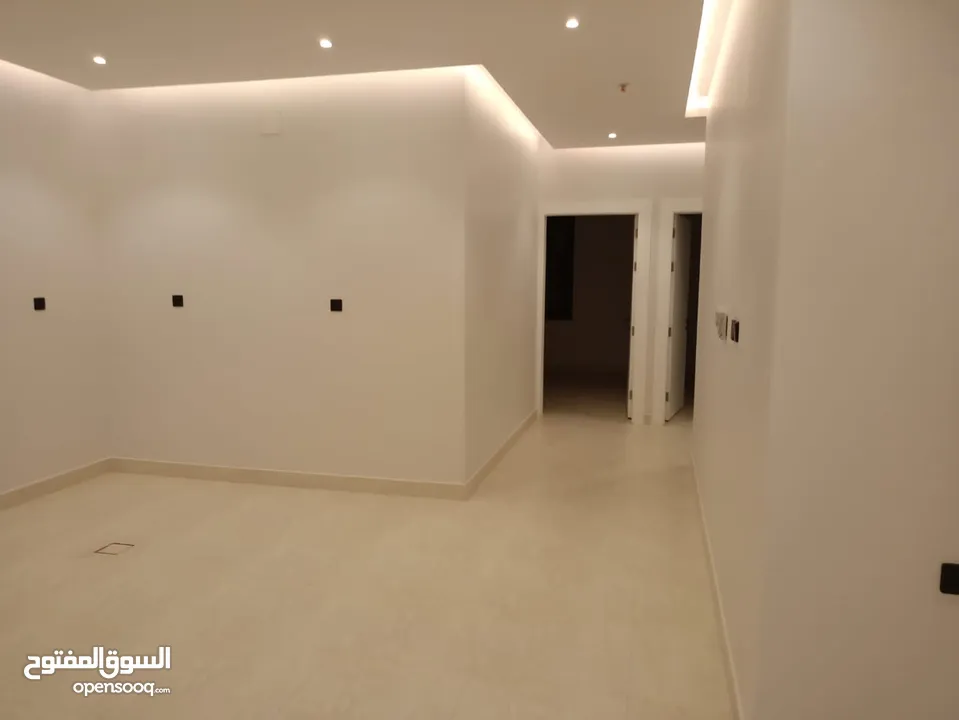 شقة فاخرة للايجار الرياض حي الياسمينالمساحه 180 م مكونه من  3 غرف نو