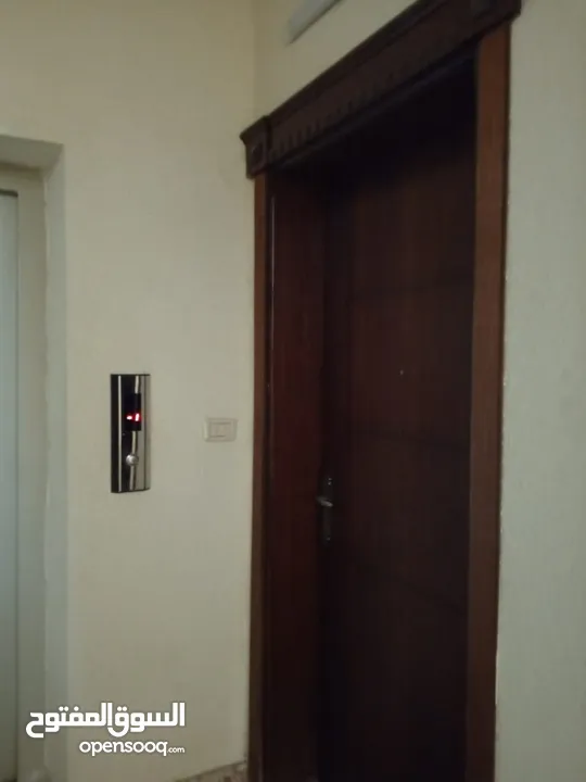 شقة طابق اول للبيع في البيادر مقابل مسجد الابرار