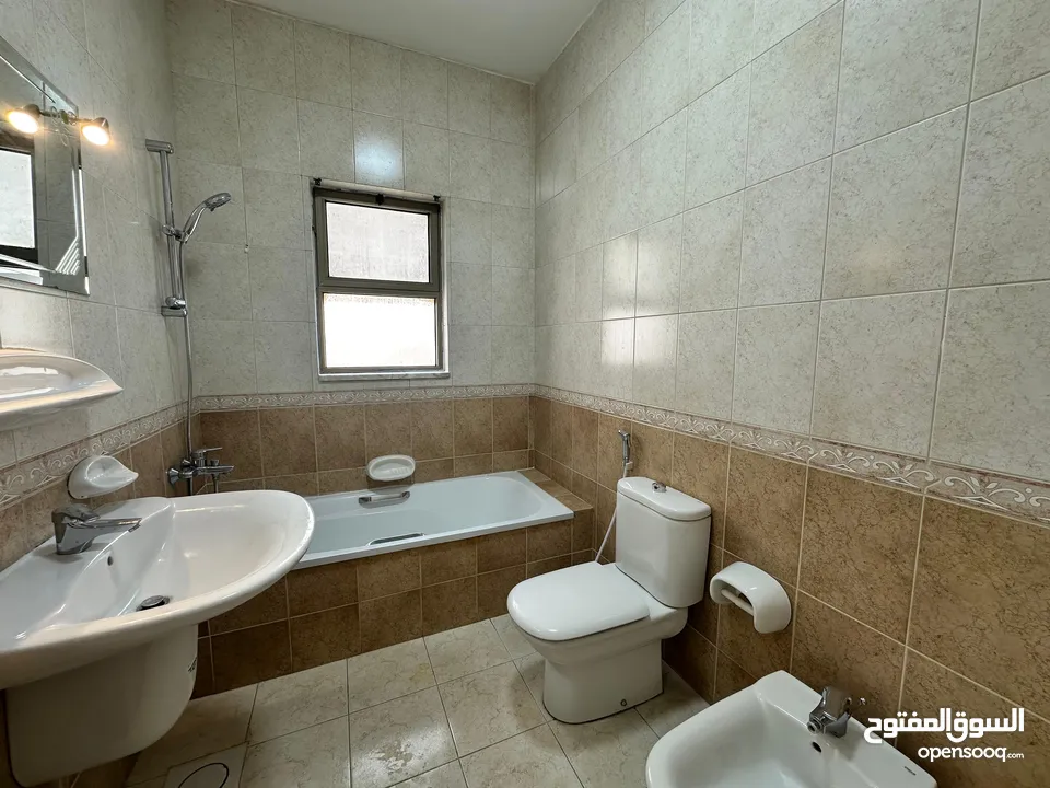 شقة غير مفروشة للإيجار في عبدون ( Property 43360 )-175050340