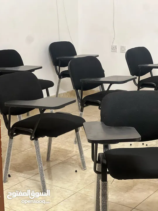 كرسي طلاب عملي ومريح للدراسة والجلسات الطويلة! سطح كتابة جانبي ثابت