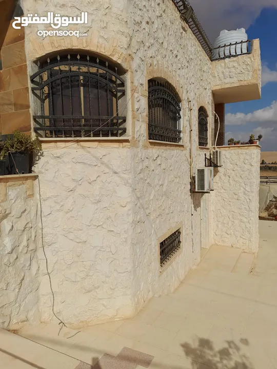 مزرعة مع بيت للبيع