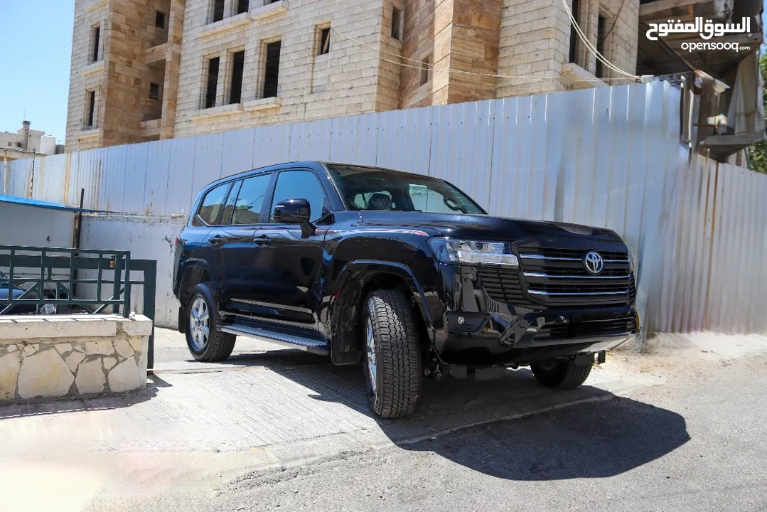 TOYOTA LAND CRUISER 300 GXR V6 موديل 2024 للبيع