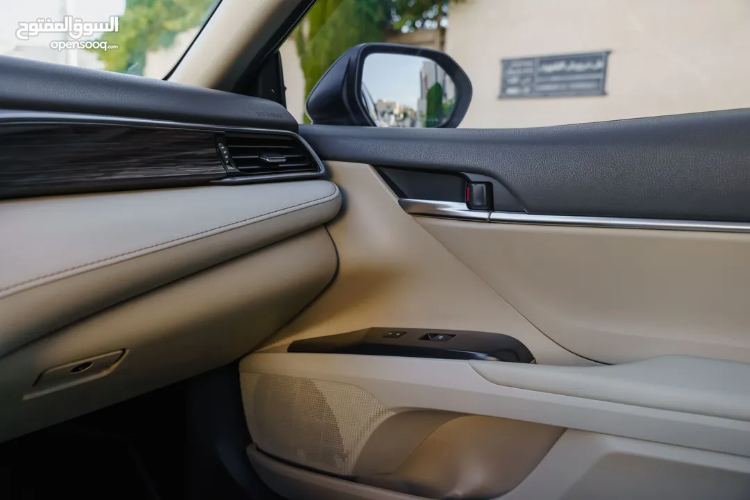 Toyota Camry GLE Hybrid 2019  تويوتا كامري GLE هايبرد  فل كامل مع فتحه