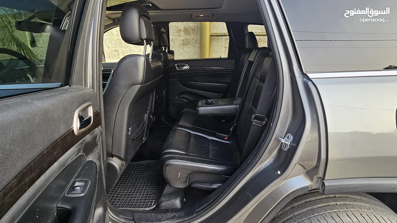 Grand Cherokee 2011 - جراند شروكي فل اضافات بانوراما بحالة ممتازة