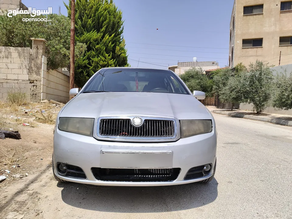 سكودا فابيا للبيع موديل 2004 اوتوماتيك بحالة الوكالة