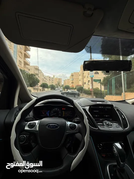 فورد سي ماكس 2015 فل كامل عدا الفتحة للبيع كااااش فقط أو للبدل بسيارة أغلى أو أقل ثمن مع دفع  فقط