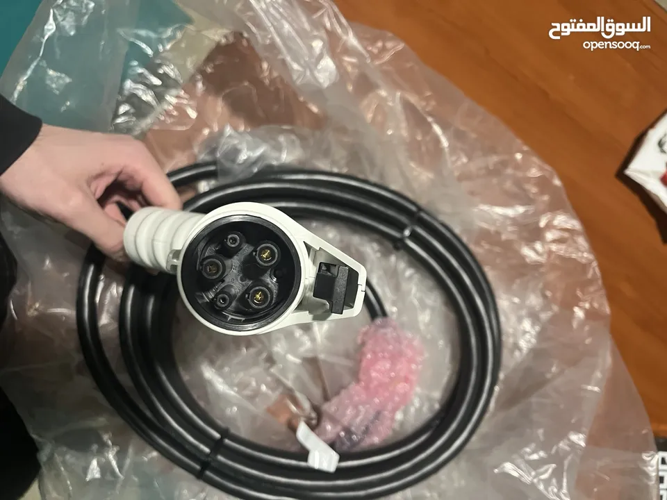 Rev D (rav-4) charging cable with the charging box   ‏Rev D  شاحن سيارة (rav-4) مع صندوق الشاحن