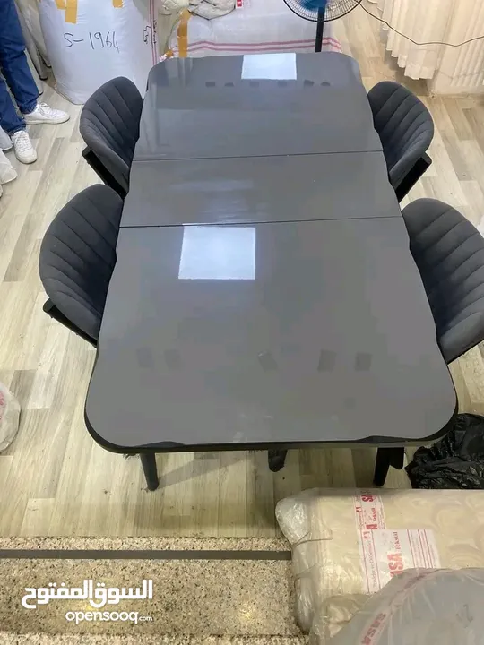 طاوله طعام استعمال خفيف جدا