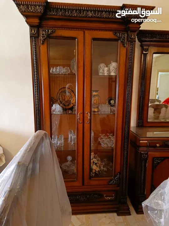 غرفة سفرة بحالة ممتازة