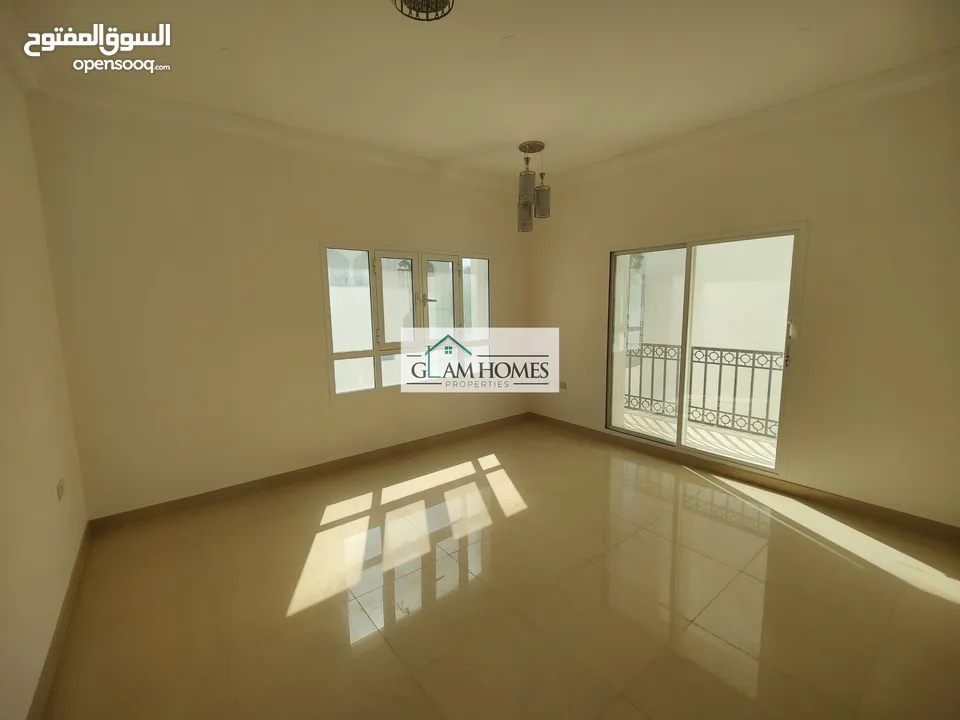 Glamorous 5 BR villa available for rent in Shatti Al Qurum Ref: 588H
