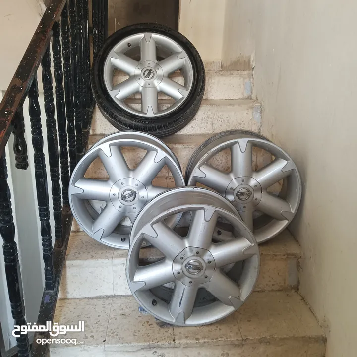 جنط 18نيسان للبيع