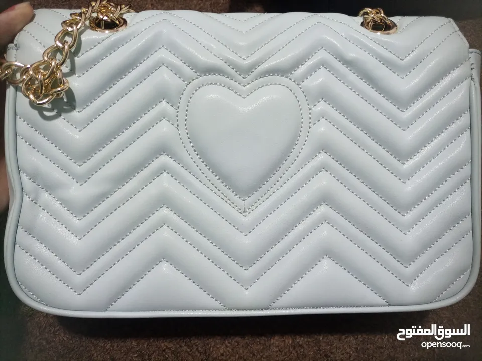 GG MARMONT SMALL SHOULDER BAG  حقيبة كتف جي جي مارمونت صغيرة .