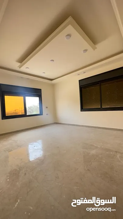 شقة جديدة للبيع مساحة 185م قرب قصر العوادين دوار صحارى