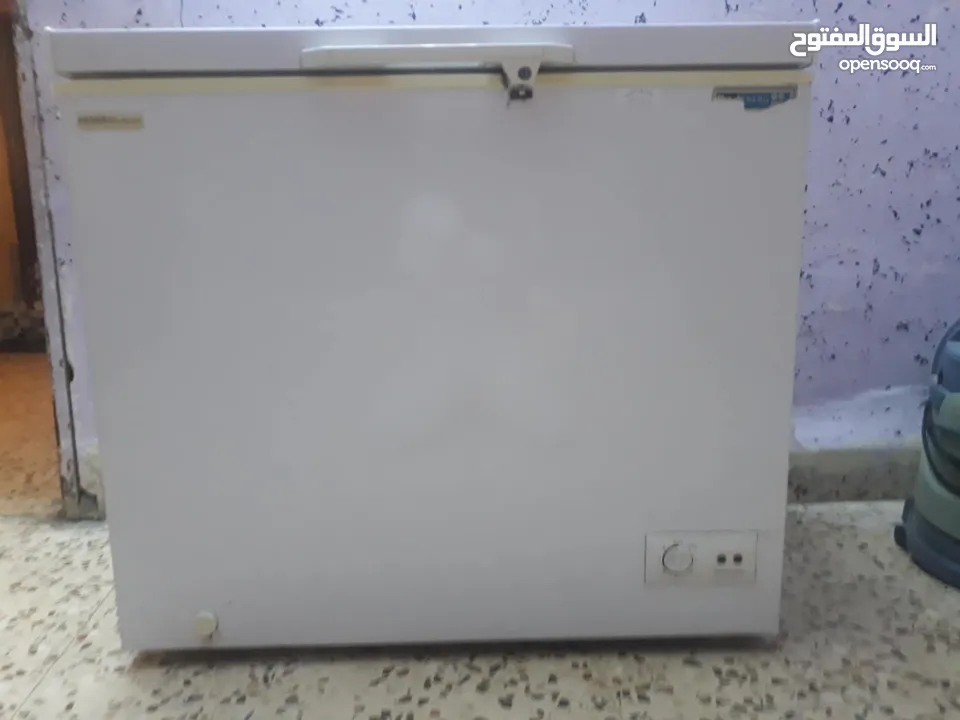فريزر  للبيع بحالة ممتازة الوكالة