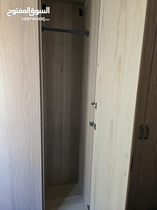 غرفة نوم من ايكيا للبيع اللون خشابي فاتح