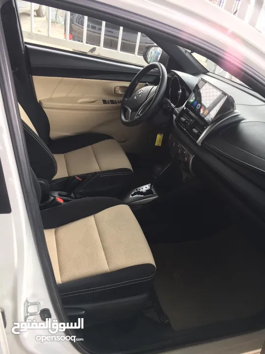 Toyota Yaris هاتشباك 2015 -للبيع بحالة الوكالة