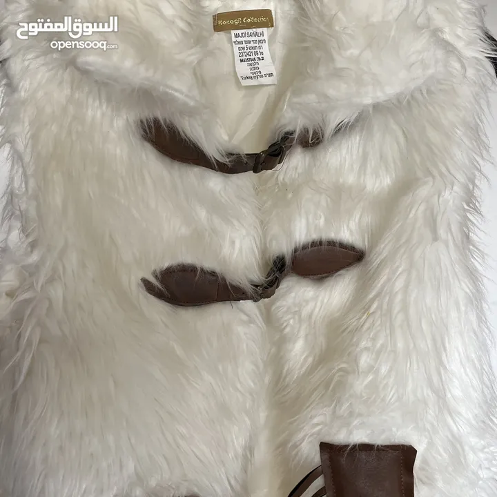 جاكيت فيست فرو اوف وايت. تركي ثقيل وجودة عالية جدا. يلبس تحته بلوزة او قميص. سعره 10 شيكل بدل 80
