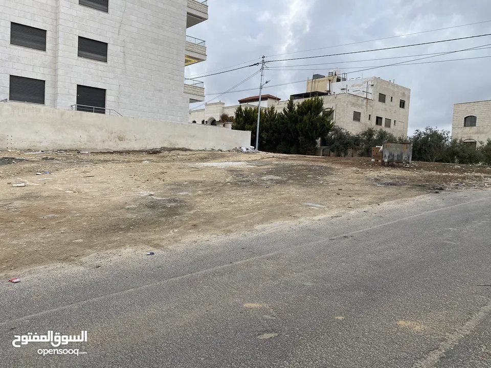 أرض مميزة على شارعين قريبة من جامعة البتراء في البنيات تصلح لإسكان/بيت خاص بمساحة 685 متر مربع