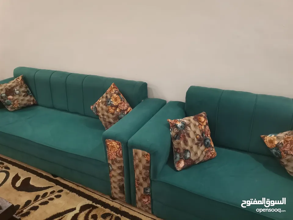 طقم كنب مستعمل نظيف جدا بحاله الوكاله مميز استخدام بسيط جدا للبيع أو البدل